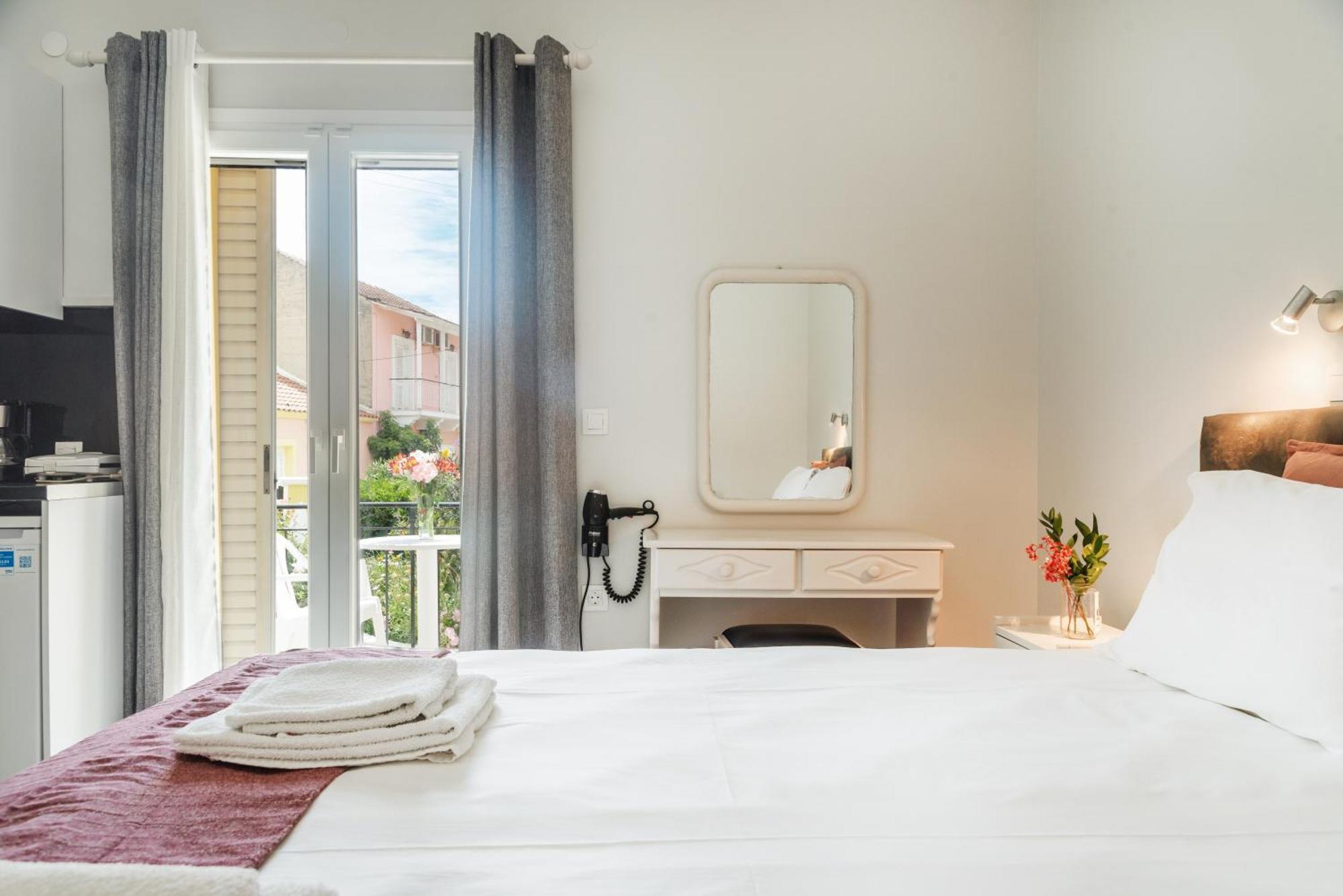 Kates Apartments Kávos Zewnętrze zdjęcie