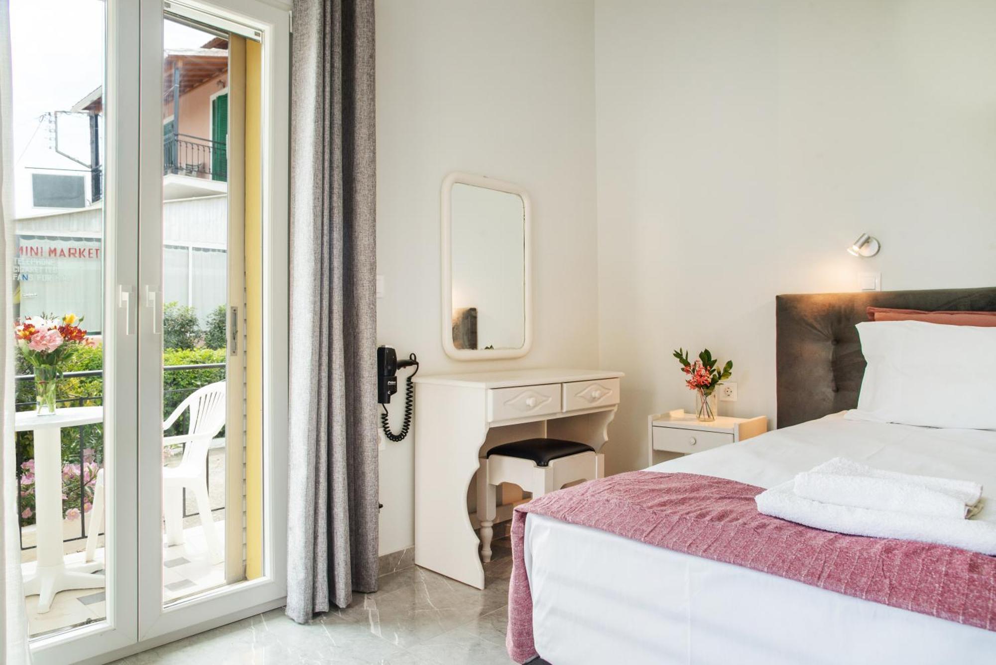 Kates Apartments Kávos Zewnętrze zdjęcie